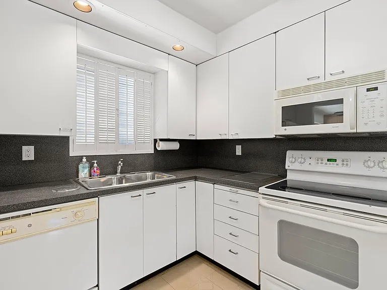 1725 N Lakeside Dr — Photo 18