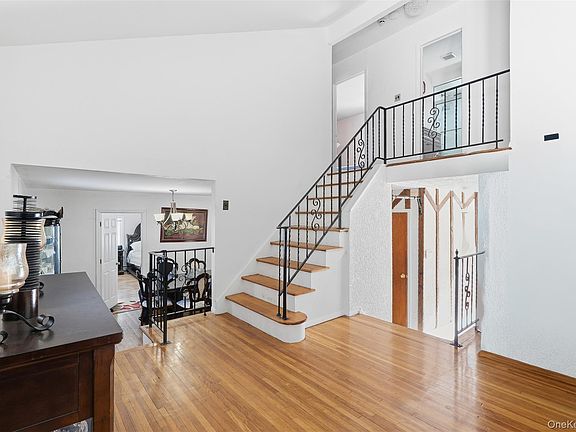 5th image of 11 Rensselaer Drive