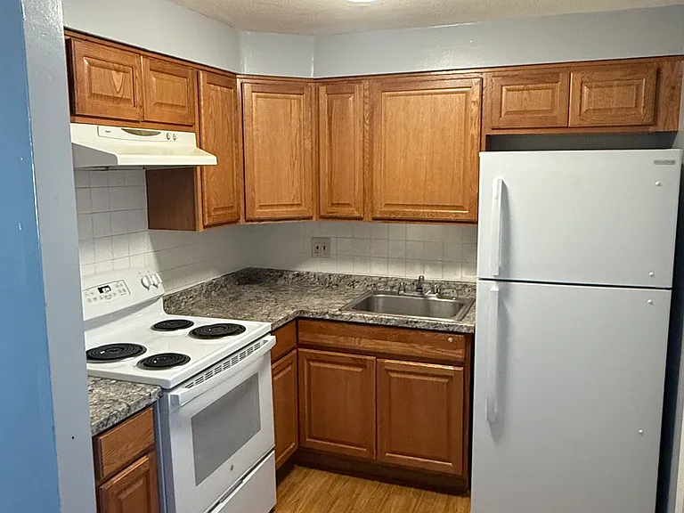 90 Ford St #11 — Photo 1