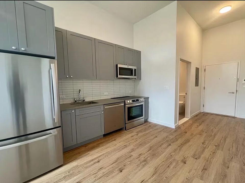 1st image of 991 Saint Johns Pl #3J