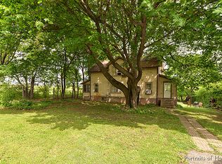 2S163 Essex Rd, Wheaton, IL 60189