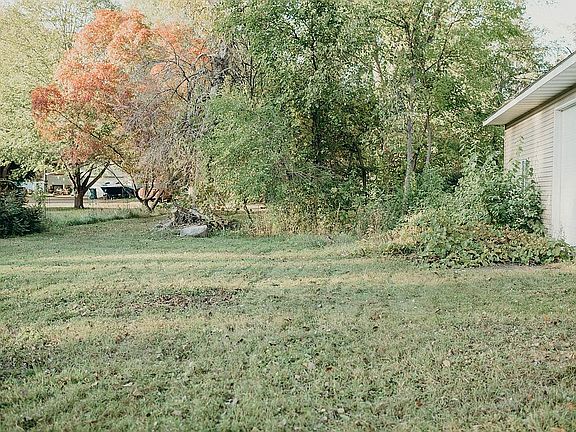 4th image of 6981 Lakeview Dr