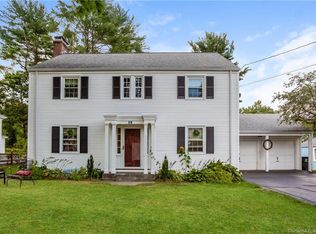 40 Brenway Dr, West Hartford, CT 06117