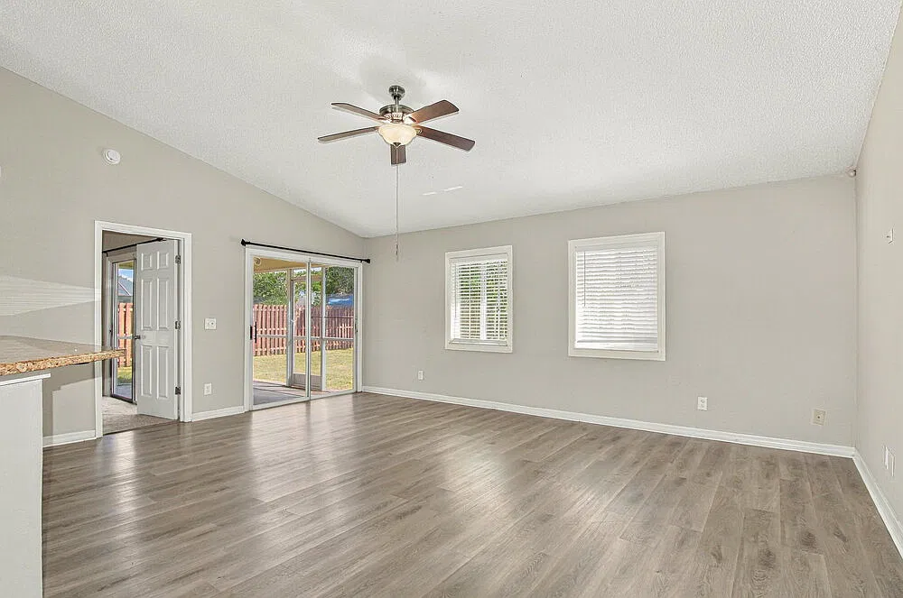 3 bed, 2.0 bath, 1441 sqft, $1,885 — Photo 3