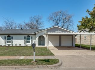 6921 Constitution Dr, Watauga, TX 76148