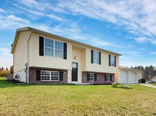 231 Drummer Dr, New Oxford, PA 17350