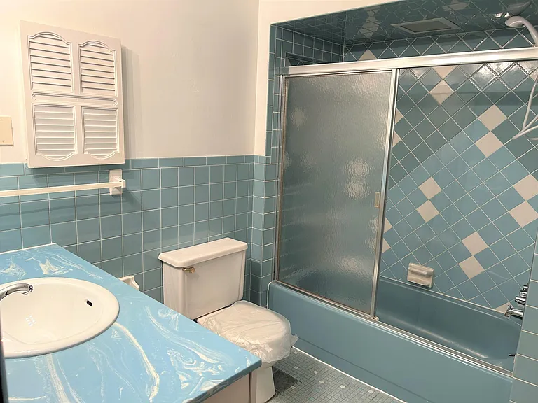 Tile bath