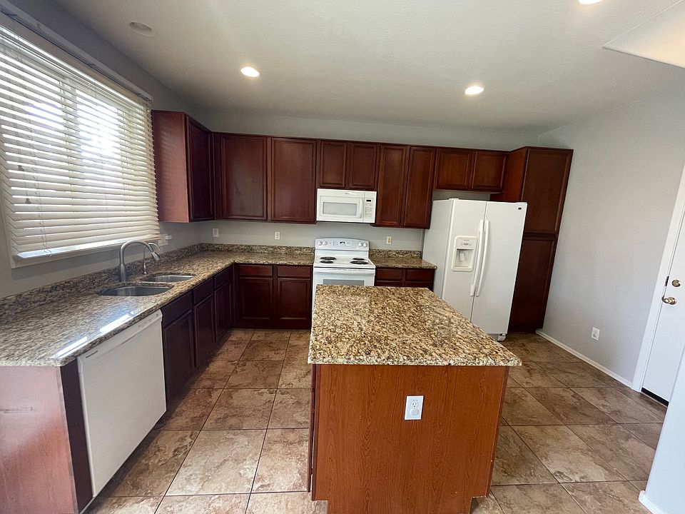 1st image of 16019 N 171st Ln