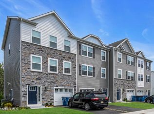 8 Avalon Ln, Jackson, NJ 08527