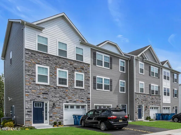 8 Avalon Lane, Jackson, NJ 08527
