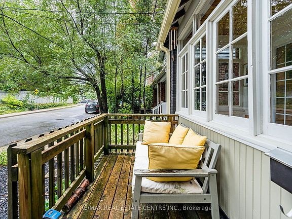 2nd image of 14 Wildwood Cres