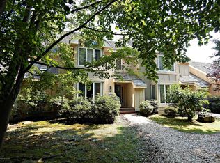 1043 Crestwoods Dr, Pocono Pines, PA