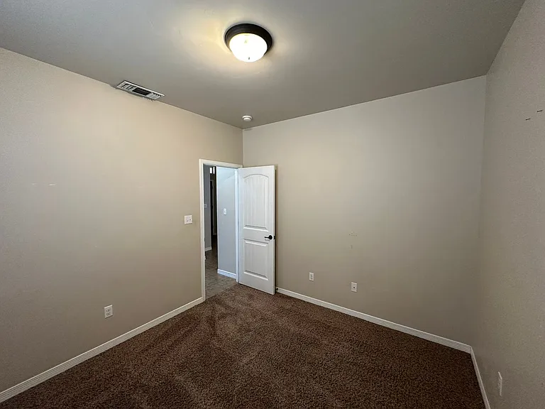 1815 Amber Dr — Photo 15