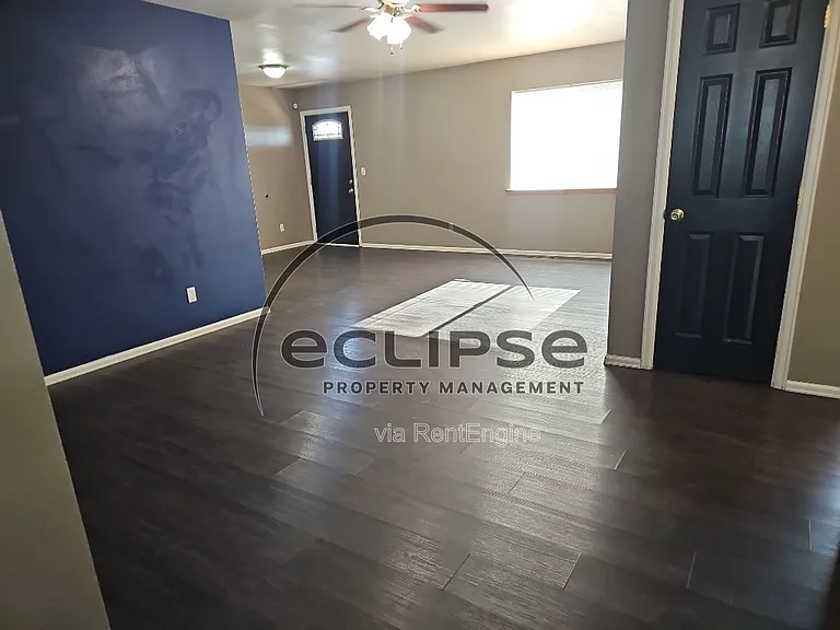 501 Foster Ave — Photo 29