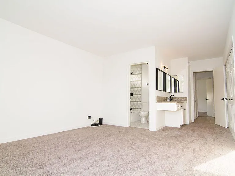 3666 Greenfield Ave #3 — Photo 8