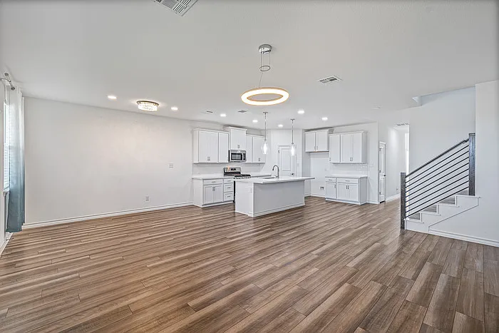 5 bed, 3.0 bath, 2910 sqft, $2,595 — Photo 4