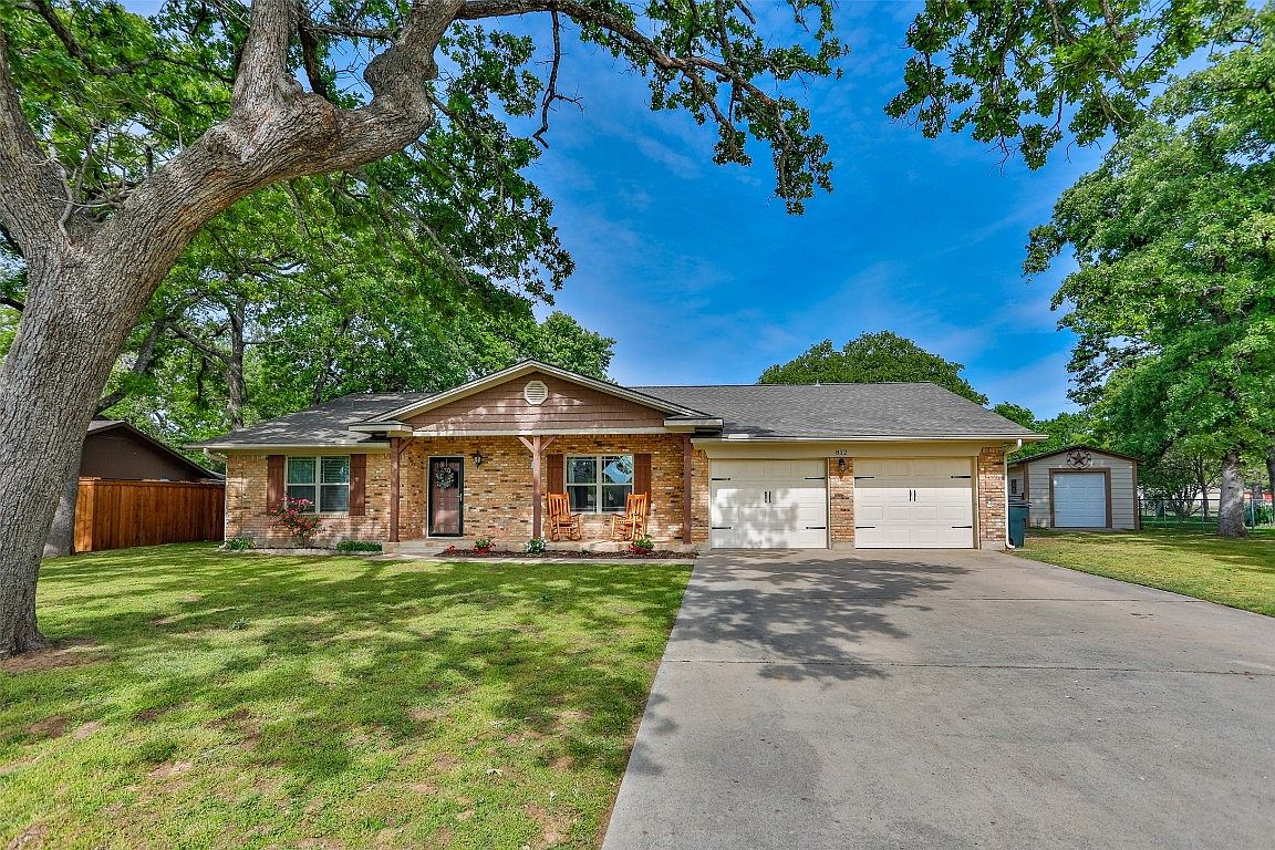 812 Kiowa Dr W, Lake Kiowa, TX 76240 Zillow