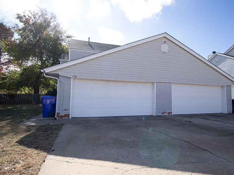 1706-08 Jennifer Cir — Photo 1