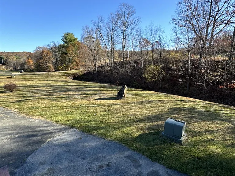 400 Round Lake Rd #A — Photo 9