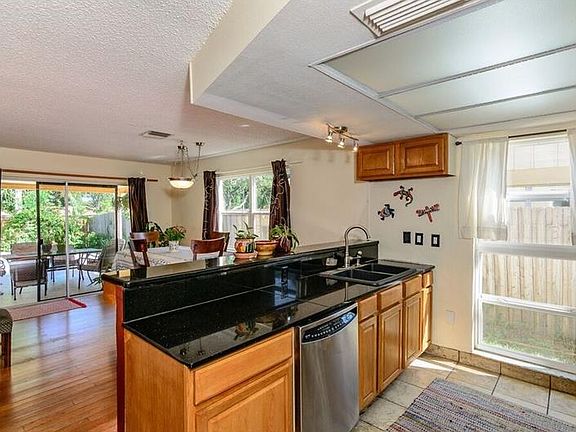 4th image of 2406 Moore Haven Dr W