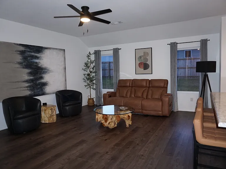 1487 Meadows Dr — Photo 7