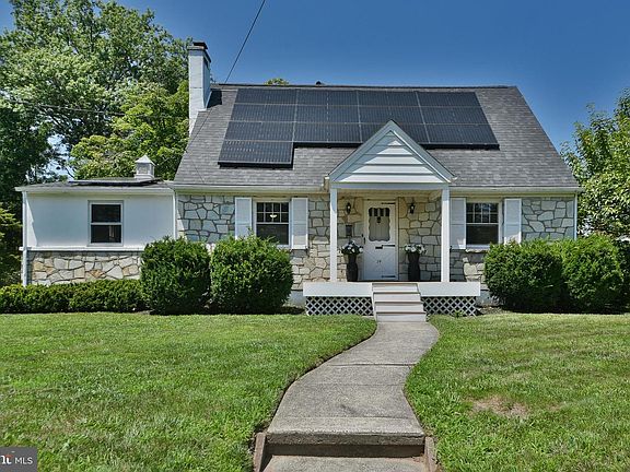 2nd image of 24 Railroad Ave