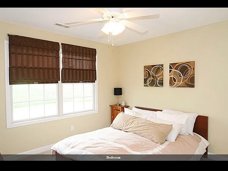 943 W Forsyth Rd — Photo 2