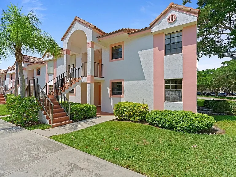 2900 NW 5th Ave — Photo 5