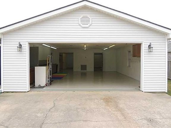 4th image of 3101 Meadow Lake Dr