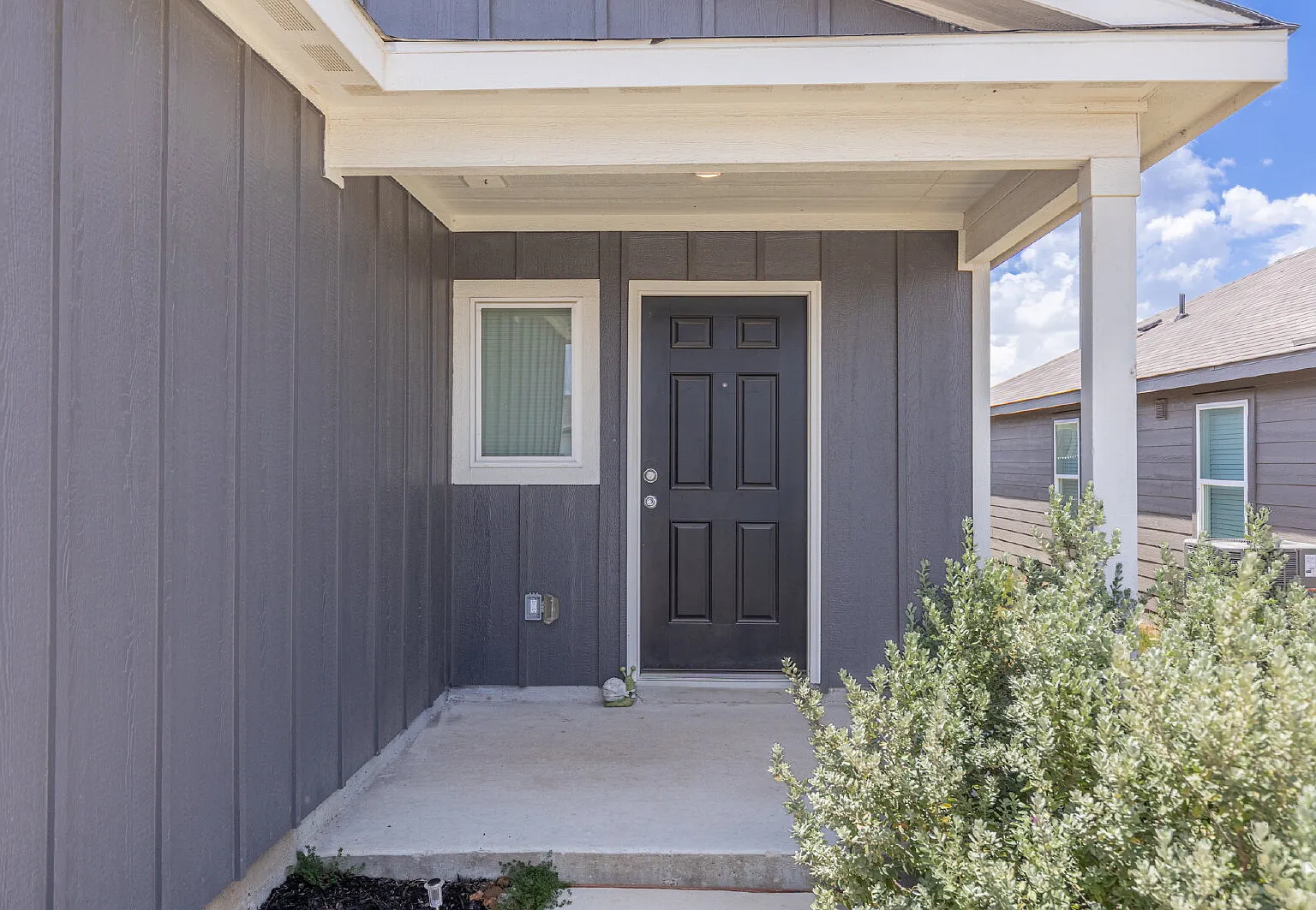 3 bed, 2.0 bath, 1051 sqft, $1,550 — Photo 3