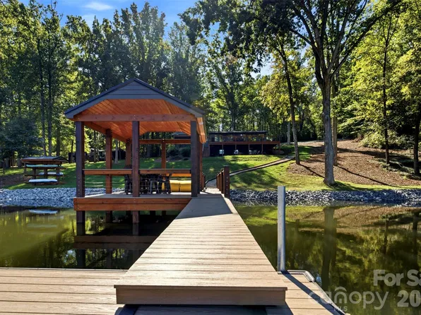 128 Wickford Ln, Mooresville, NC 28117