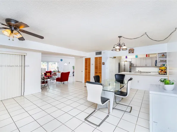 15660 SW 82nd Circle Ln #5-6, Miami, FL 33193