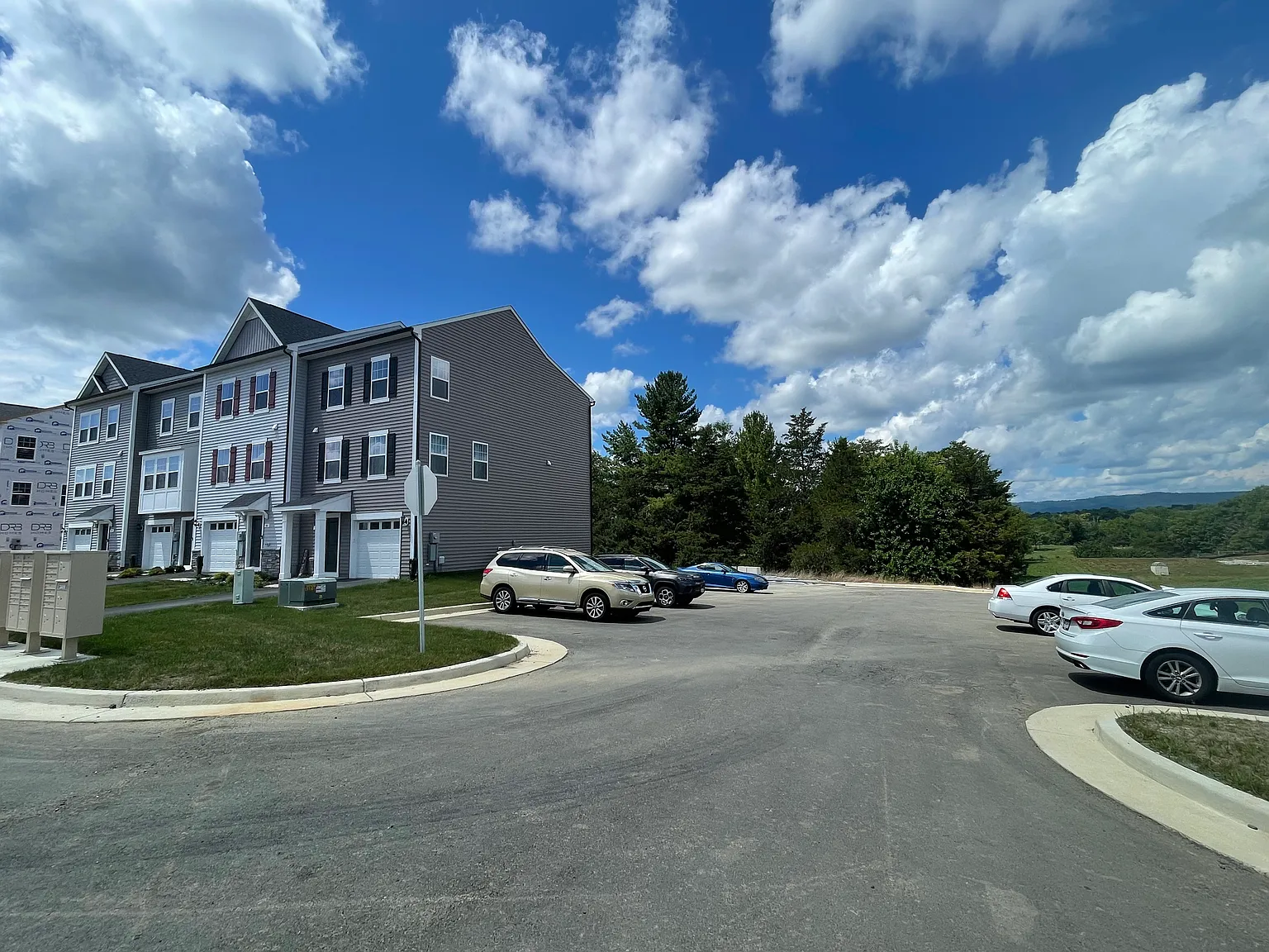 3 bed, 2178 sqft, $2,200 — Photo 3