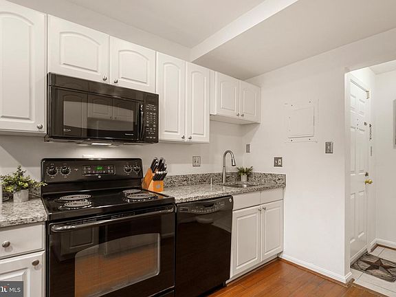 4th image of 1913 N Rhodes St APT 15