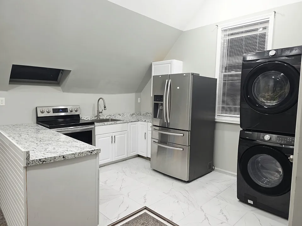 202 Woodlawn Ter #2