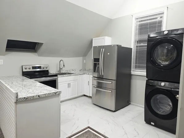 202 Woodlawn Ter #2, Waterbury, CT 06710