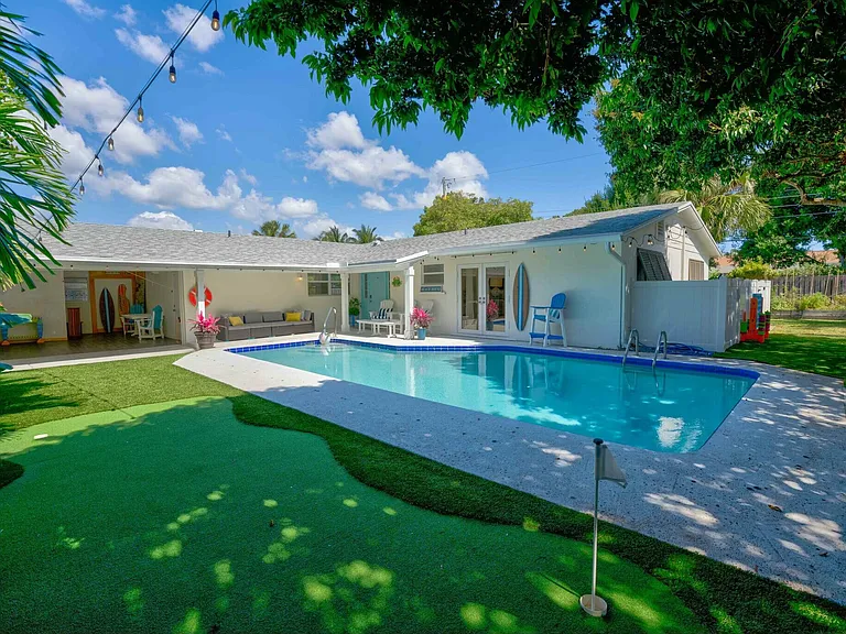 547 Marlin Rd — Photo 2