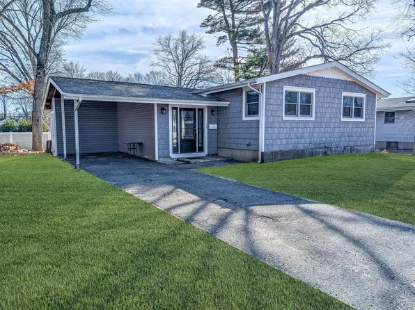 18 Sandalwood Drive, Smithtown, NY 11787