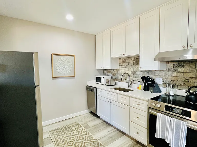 819 E Lee St #1 — Photo 7