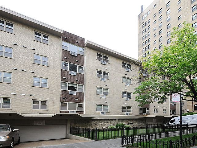 1st image of 420 W Aldine Ave APT 206