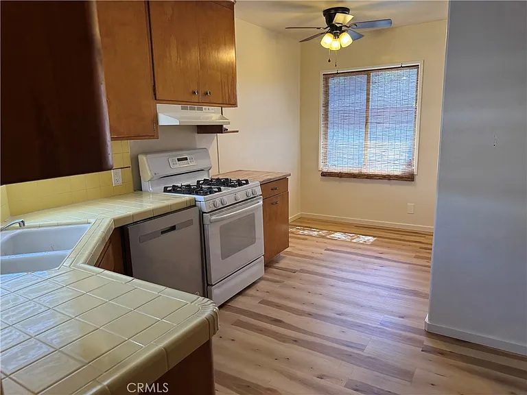 831 W Harvard Pl — Photo 10