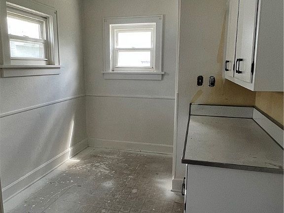 5th image of 2228 Oneida Ave