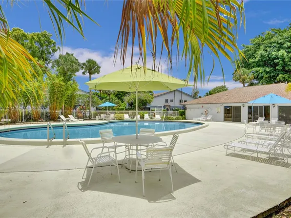2761 S Oakland Forest Dr APT 201, Fort Lauderdale, FL 33309