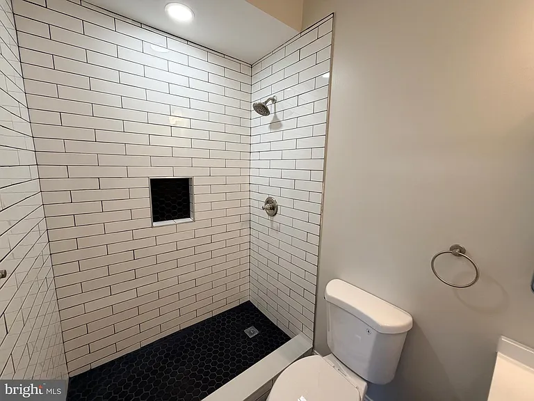 3 E Overlea Ave #3 — Photo 18