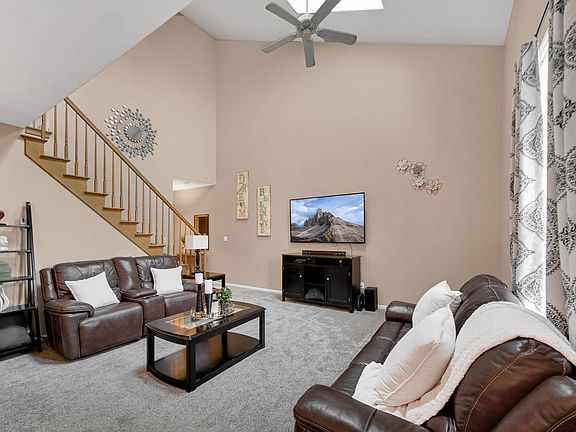5th image of 8112 Victoria Pl