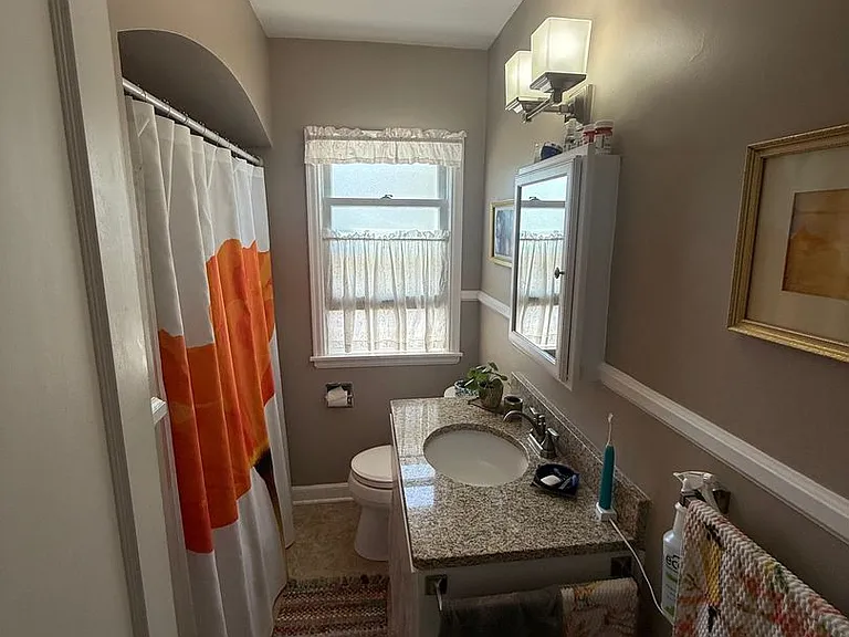 31 Winona Street W — Photo 10