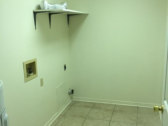 5th image of 121 Mall Cir #A