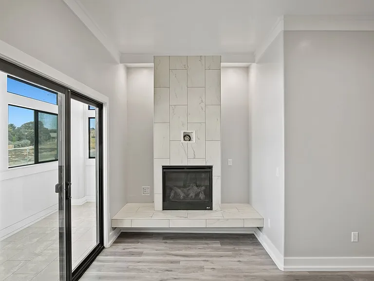 1104 Broadway Ave #7 — Photo 7