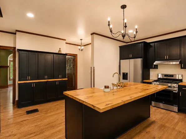 6789 N Elm Tree ROAD, Glendale, WI 53217