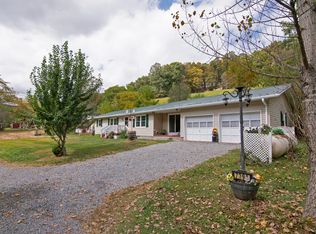 7394 Crag Rd, Meadow Bridge, WV 25976